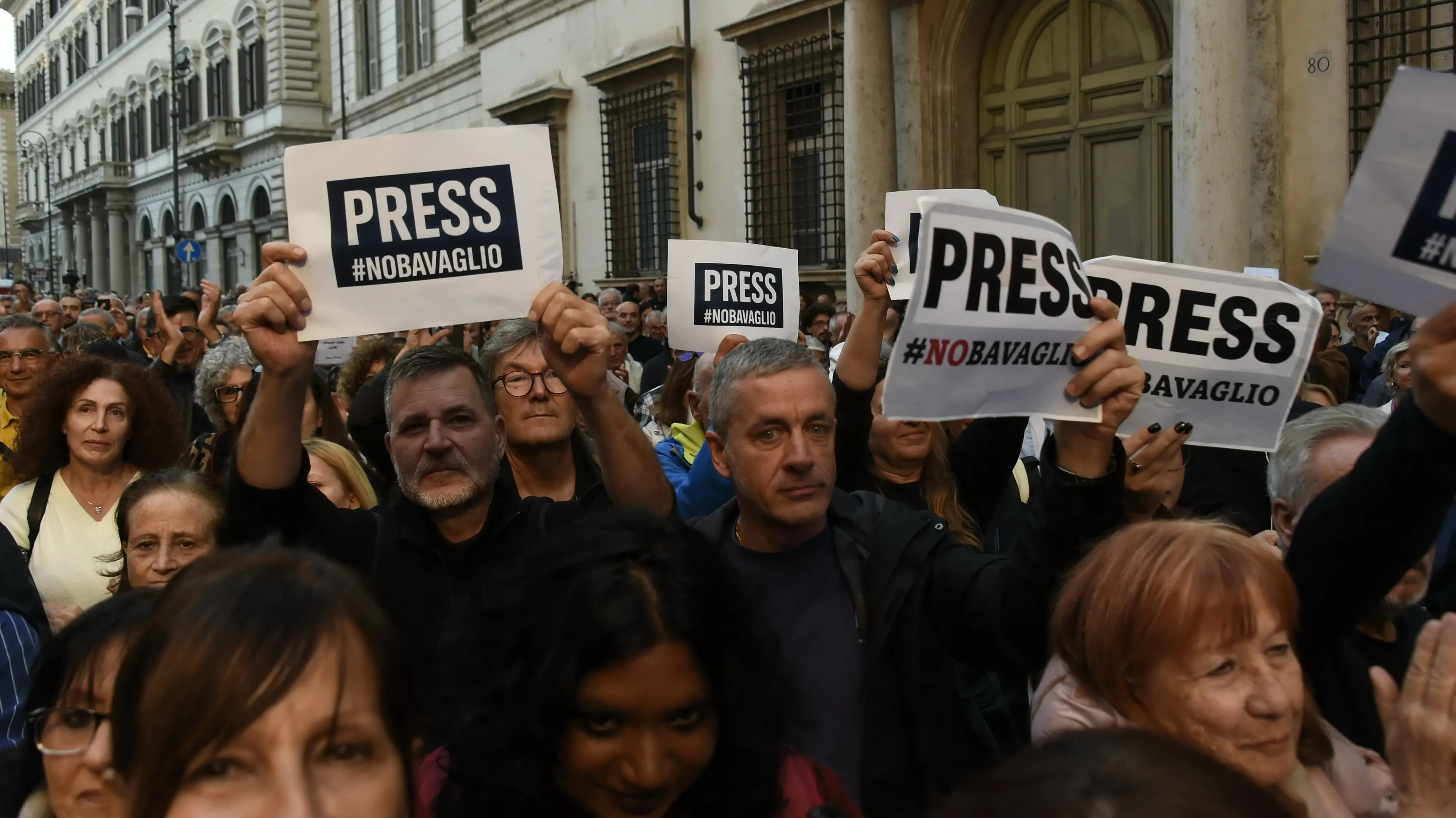 Manovra, l’informazione paga il conto