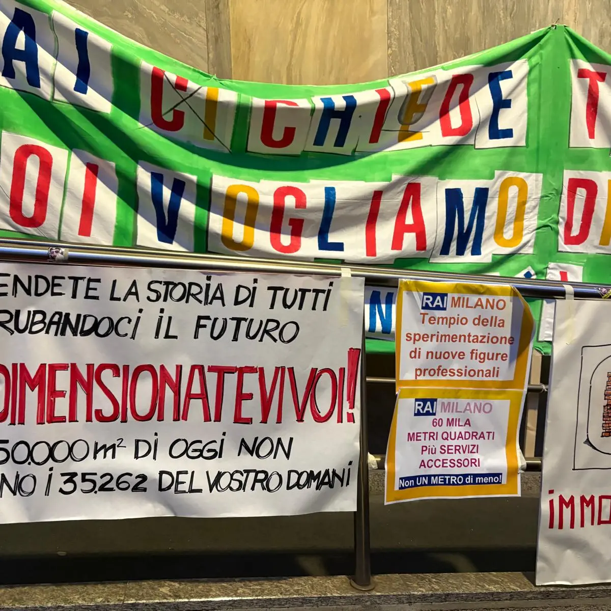Rai Milano, i lavoratori: “Non siamo pacchi da spedire”