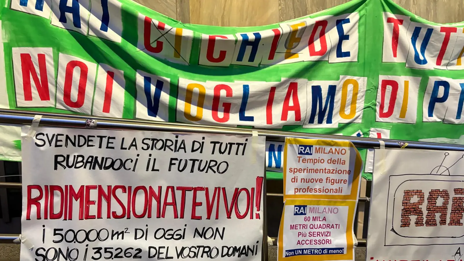 Rai Milano, i lavoratori: “Non siamo pacchi da spedire”