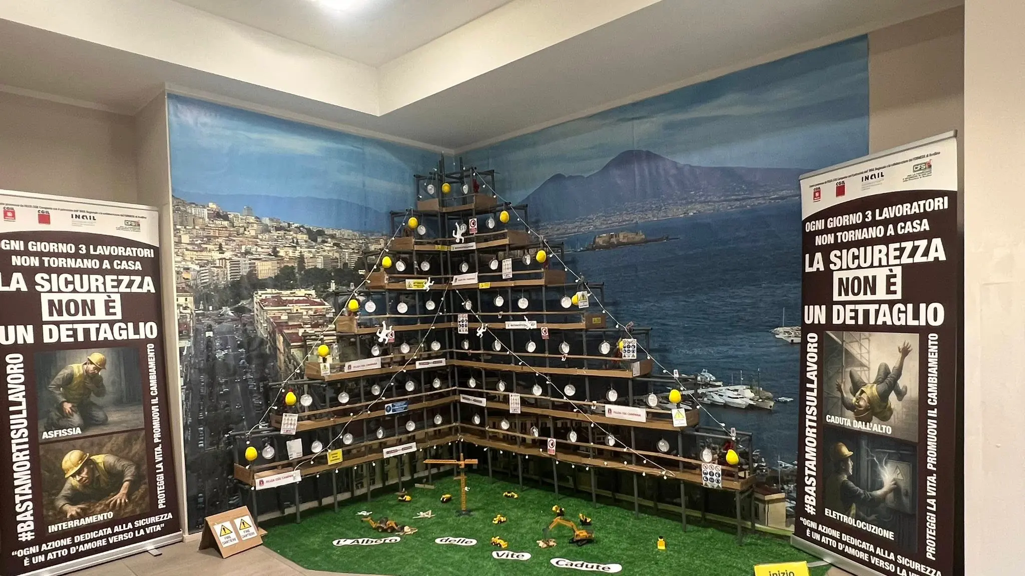 L’“Albero delle vite cadute”. La Fillea ricorda le 87 vittime del lavoro in Campania