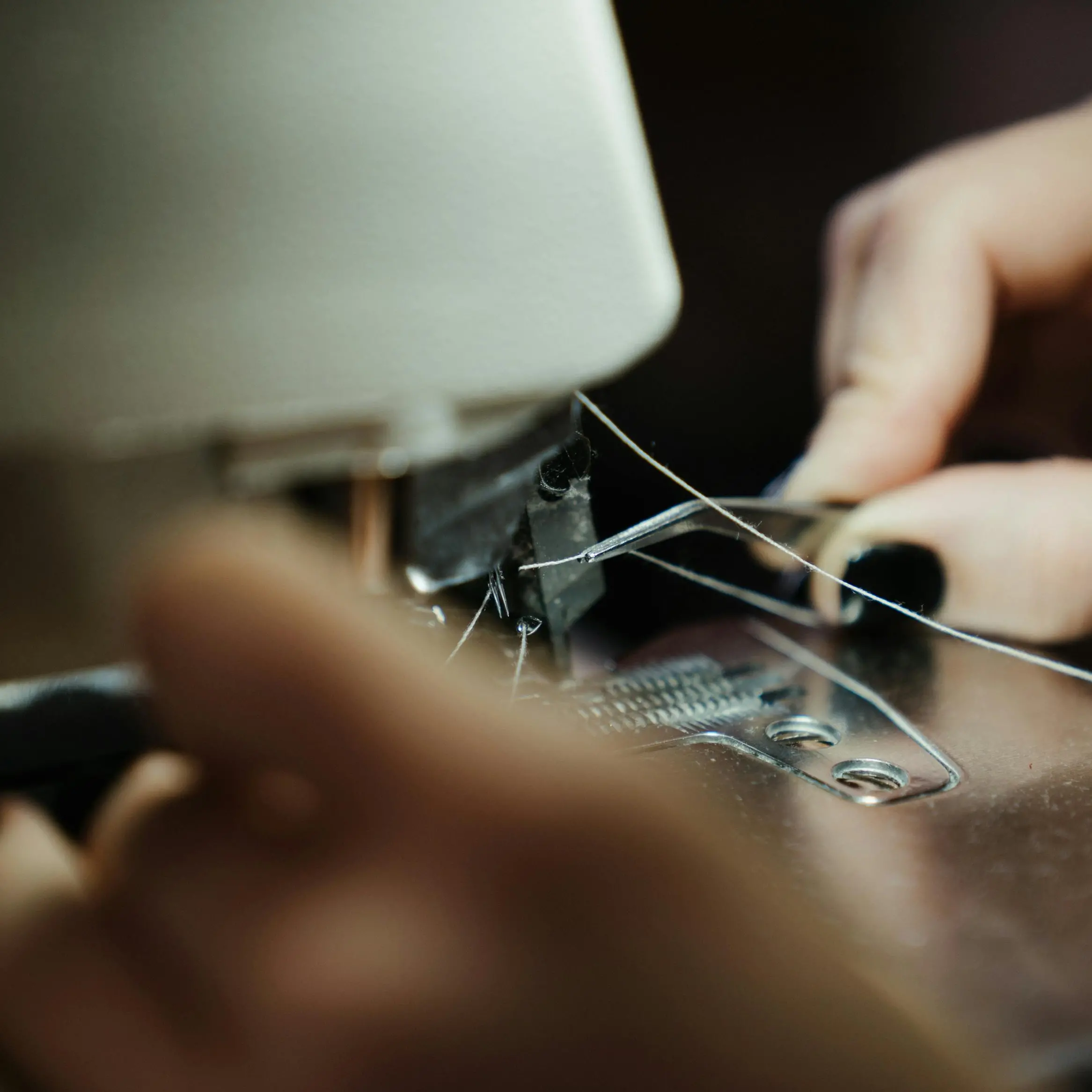 Prato, dormitori abusivi e sfruttamento: la filiera non cambia