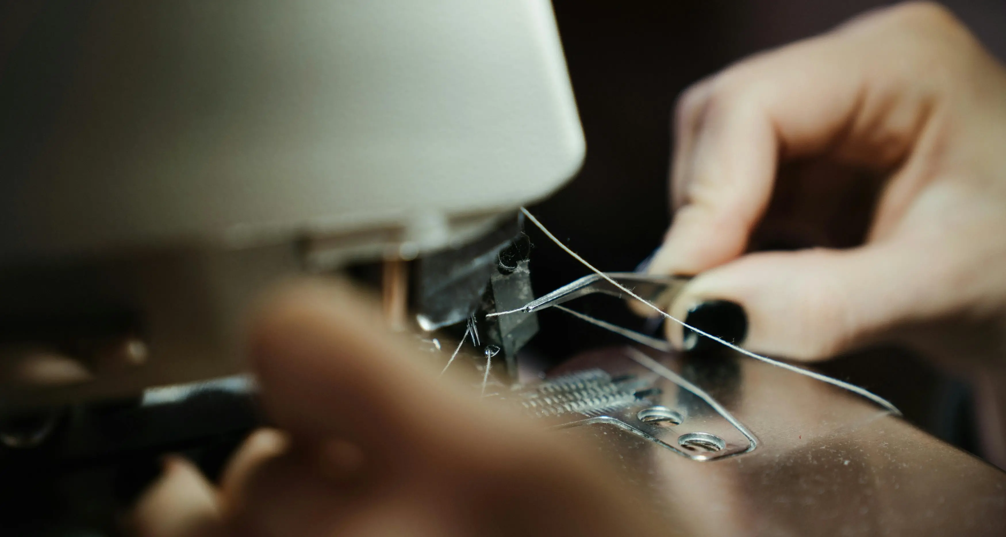 Prato, dormitori abusivi e sfruttamento: la filiera non cambia