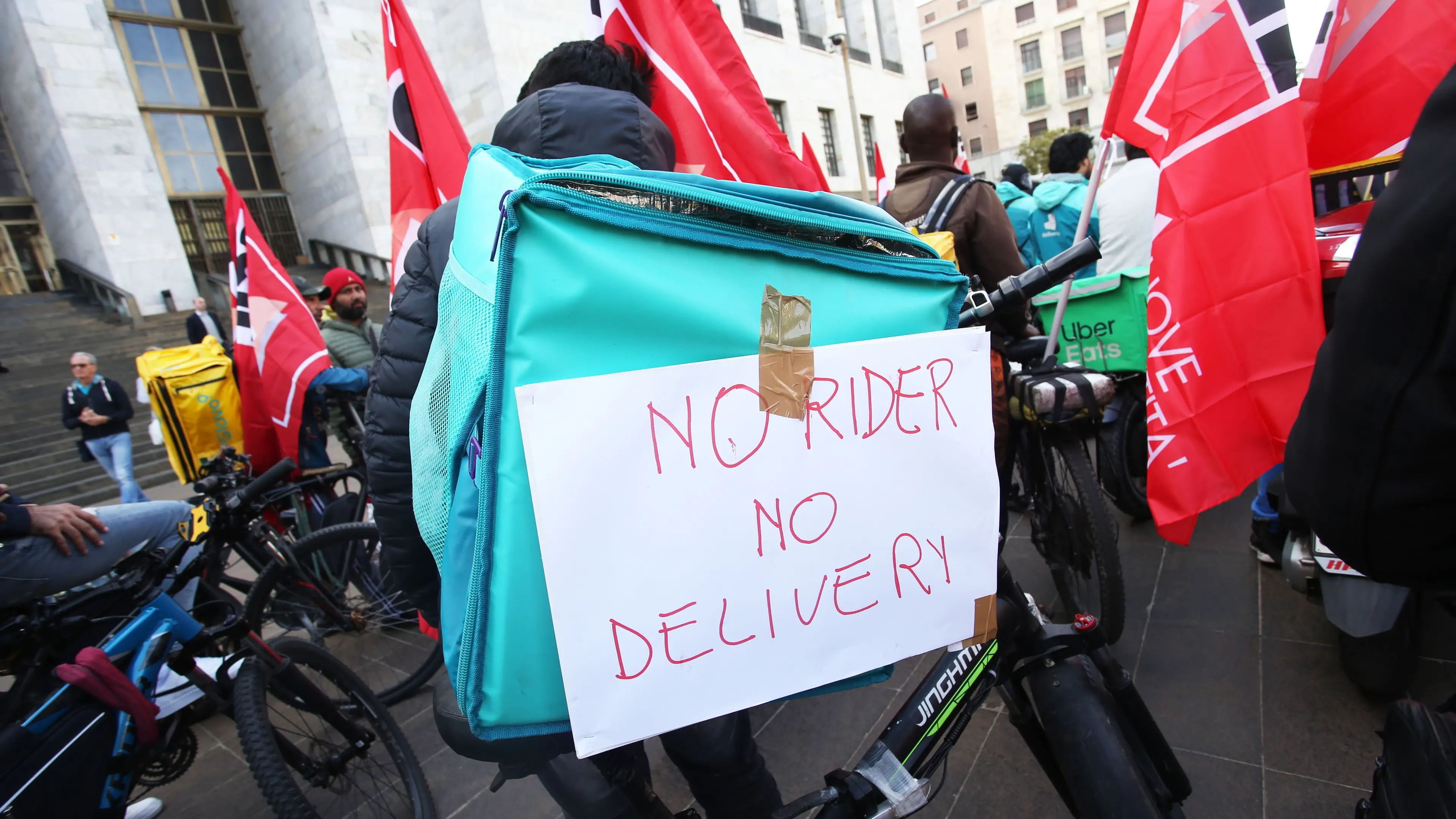 Sei euro per una consegna a 22 km (+22 per tornare)