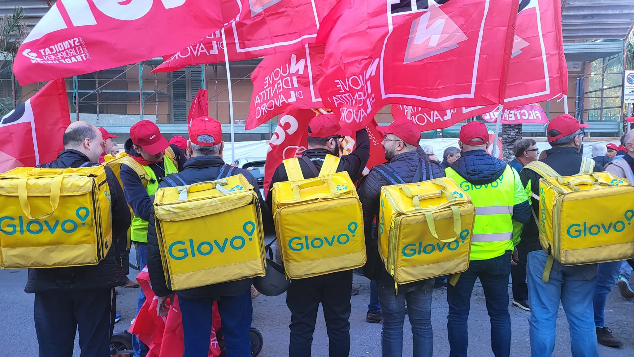 Natale in stato di agitazione. La protesta dei rider Glovo di Carini