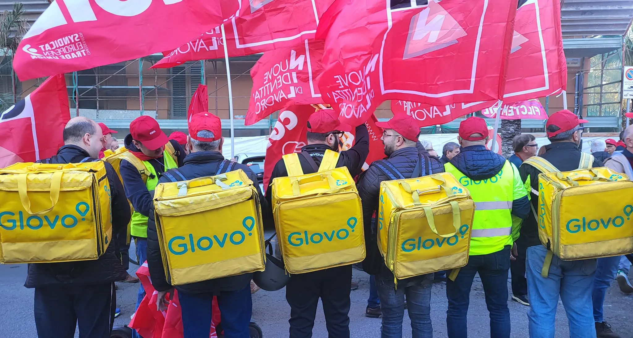 Natale in stato di agitazione. La protesta dei rider Glovo di Carini