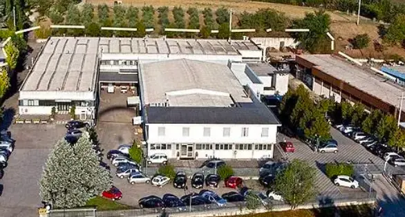 Regalo di fine anno alla Amom: si chiude