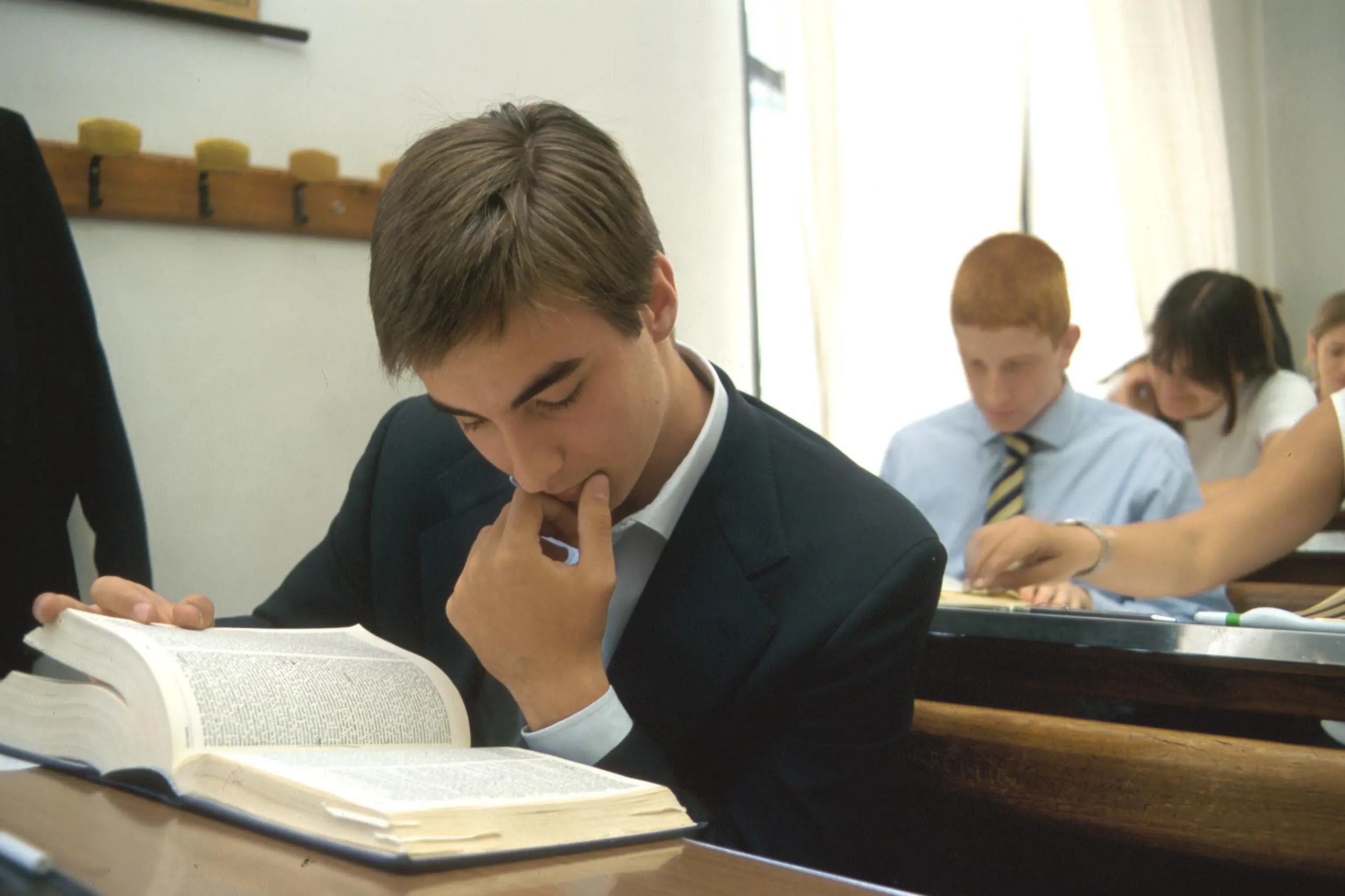 Arrivano i bonus per le paritarie, ma per la scuola pubblica solo tagli