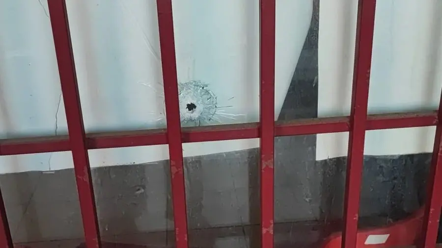 Spari a Roma contro la Cgil. Colpita la sede di Primavalle con cinque colpi di pistola