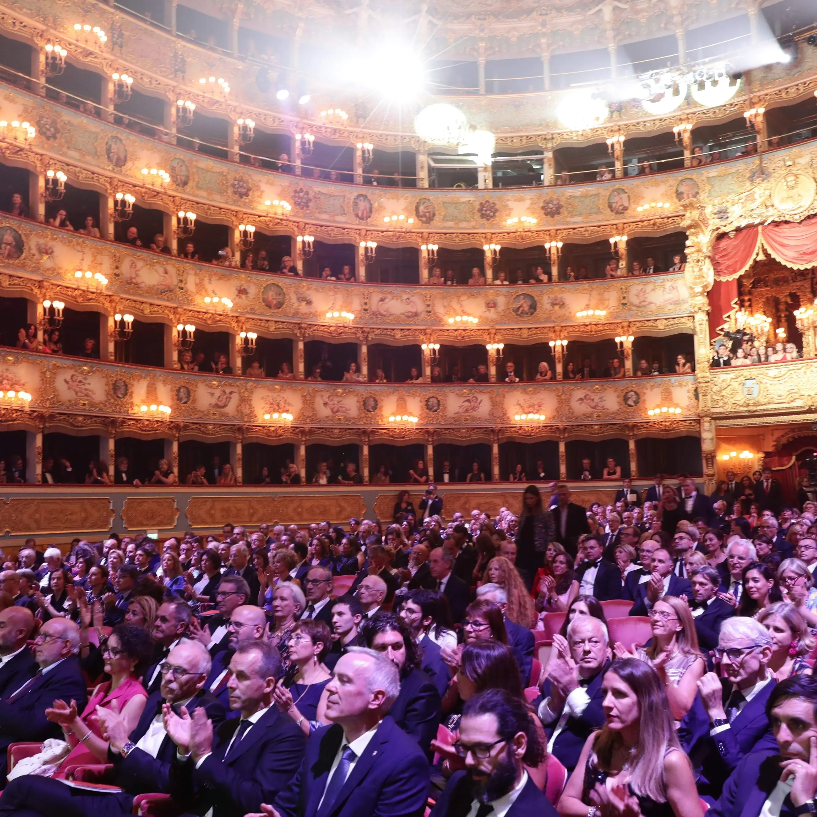La Fenice diventa un simbolo nazionale