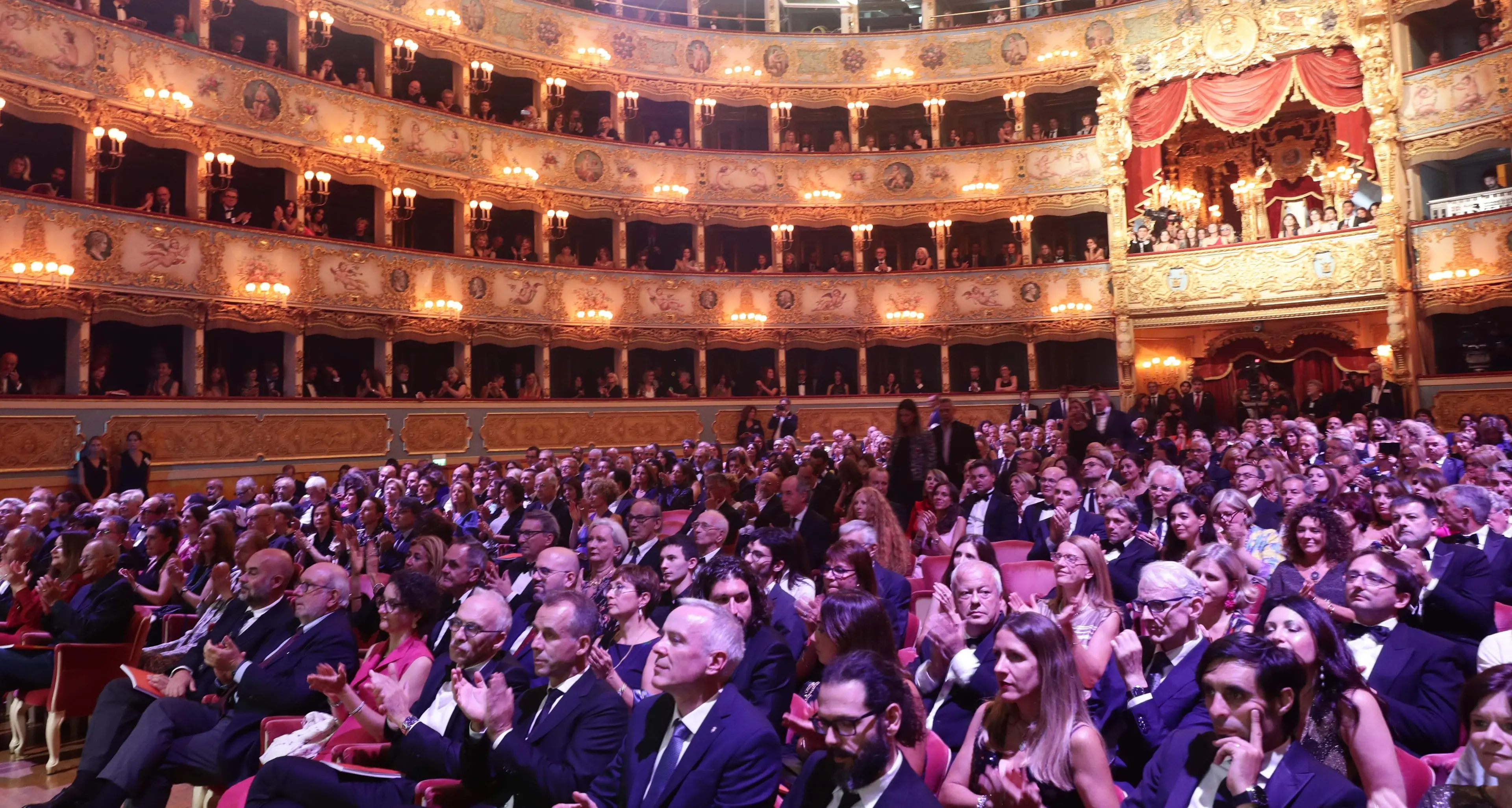 La Fenice diventa un simbolo nazionale