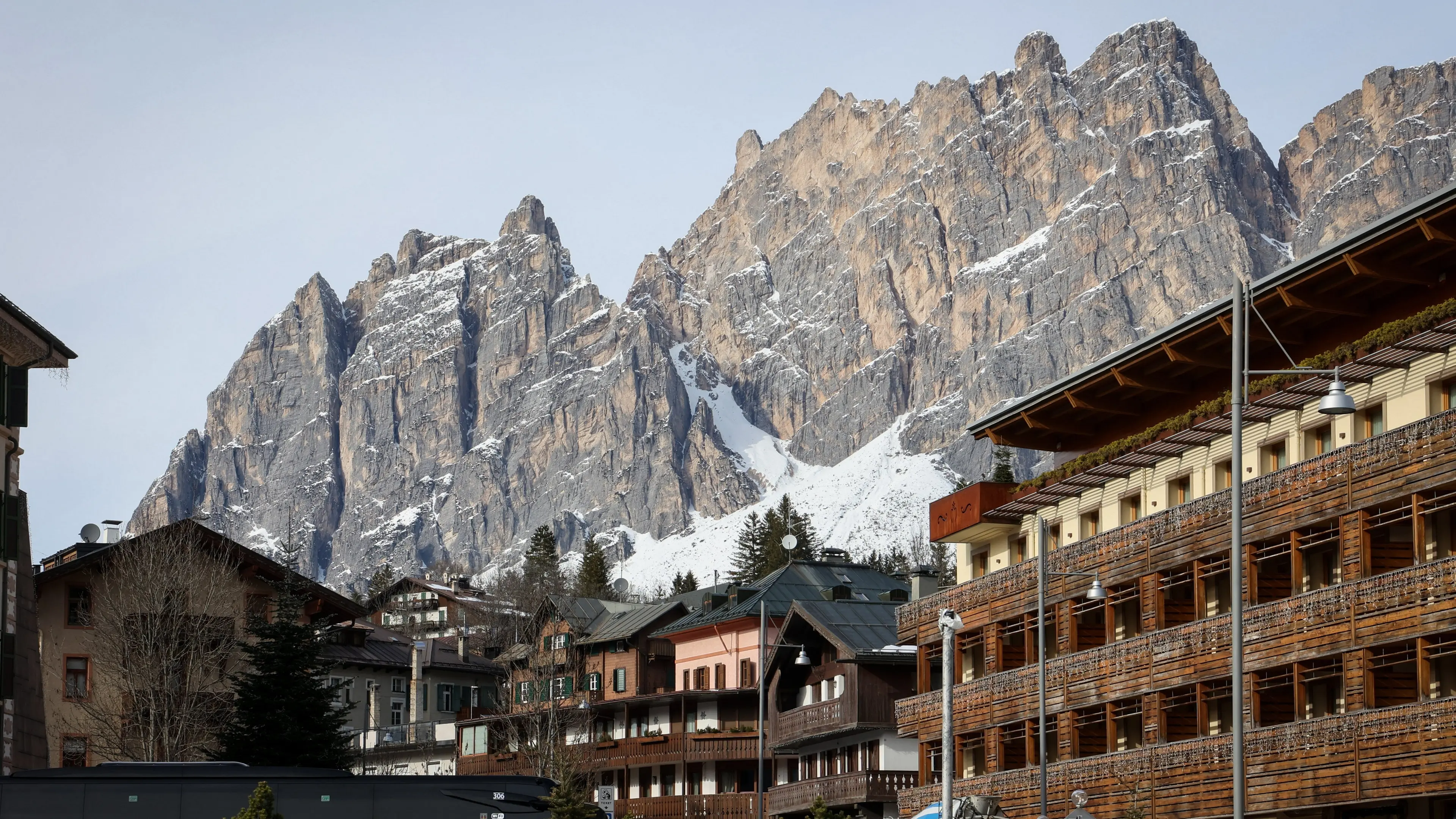Morto sul lavoro a Cortina, Cgil e Filcams Veneto: “No alla logica del massimo profitto”