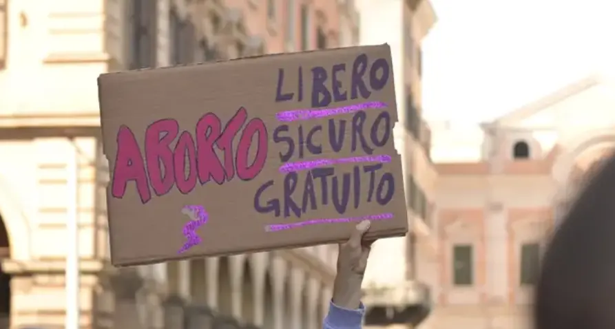 A Sanremo la campana anti-aborto, Cgil: “Iniziativa violenta”