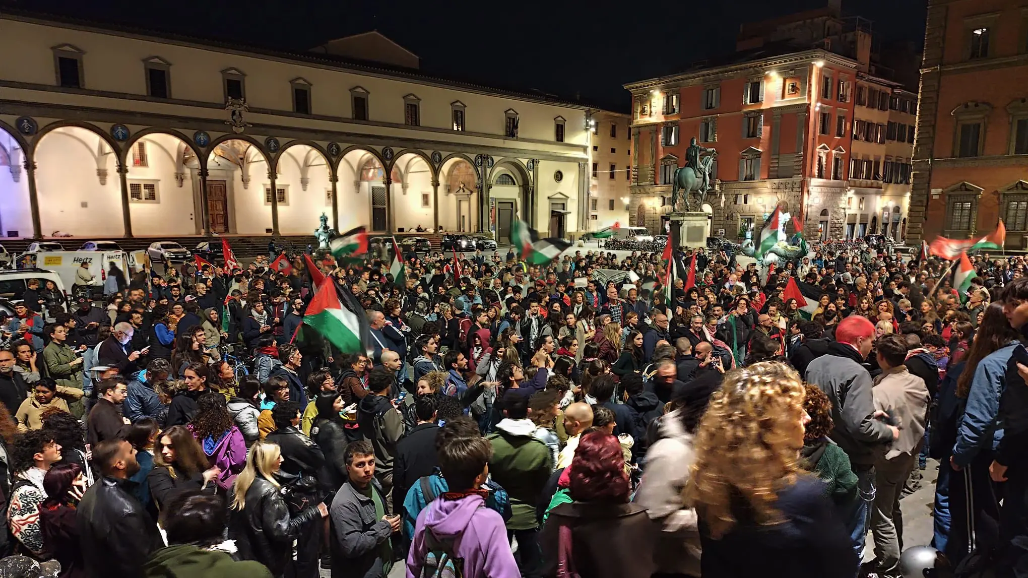 <p>Una delle tantissime manifestazioni che ebbero luogo in Toscana - e in Italia - tra il primo e il 3 ottobre scorso</p>\\n