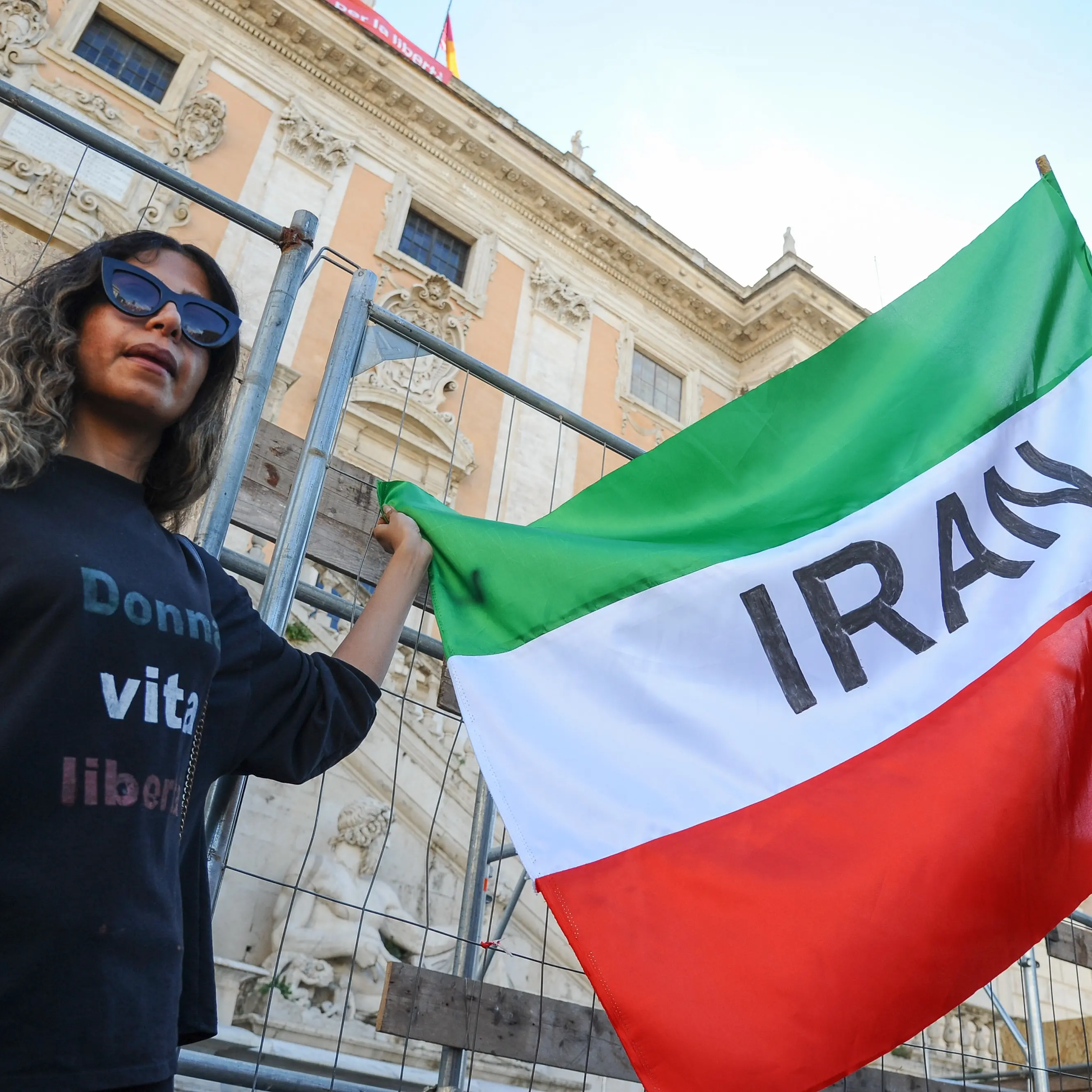 Iran, Fiom: piena solidarietà al popolo in lotta