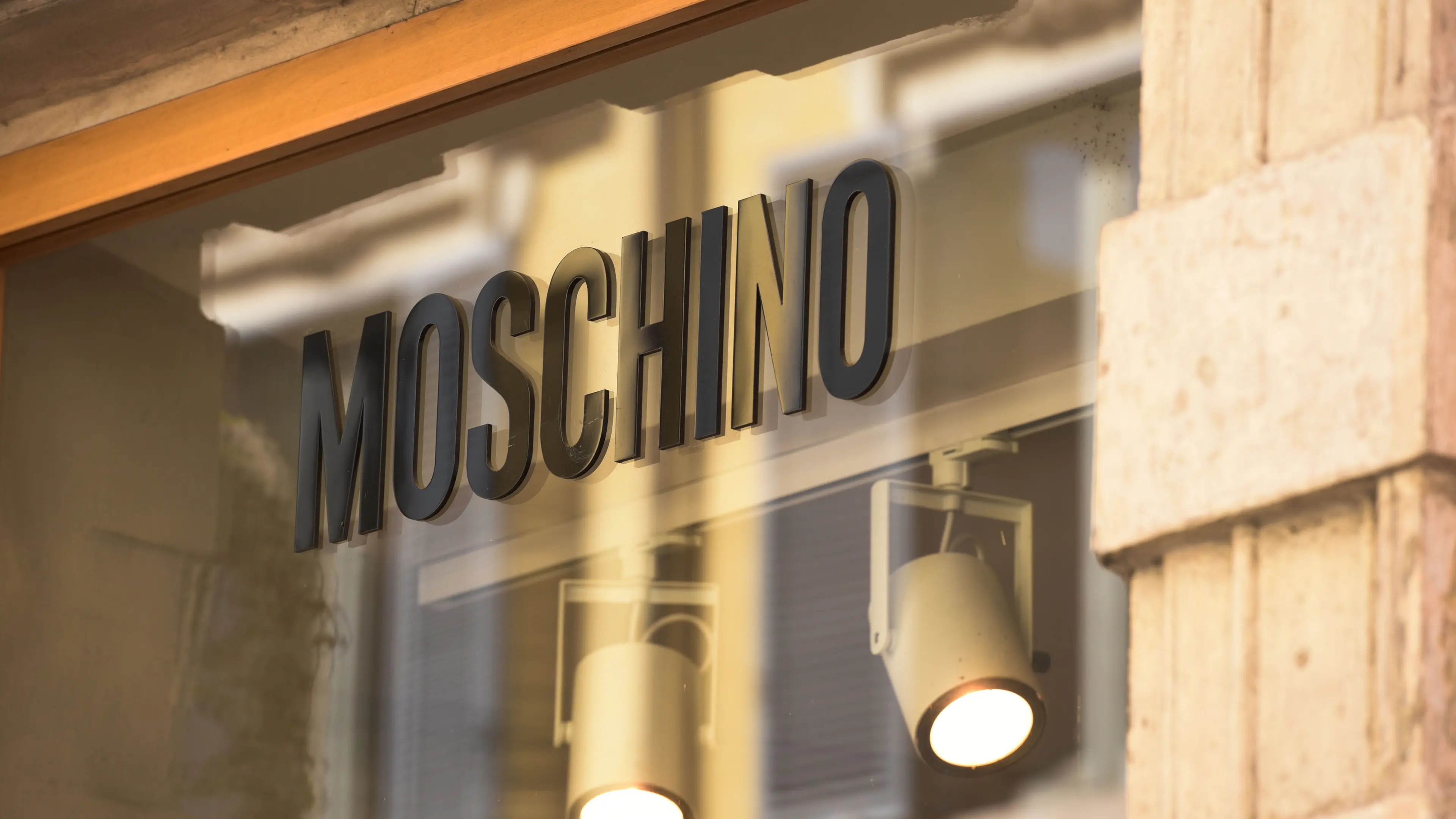 Aeffe, anche il Mimit critica le lettere di licenziamento