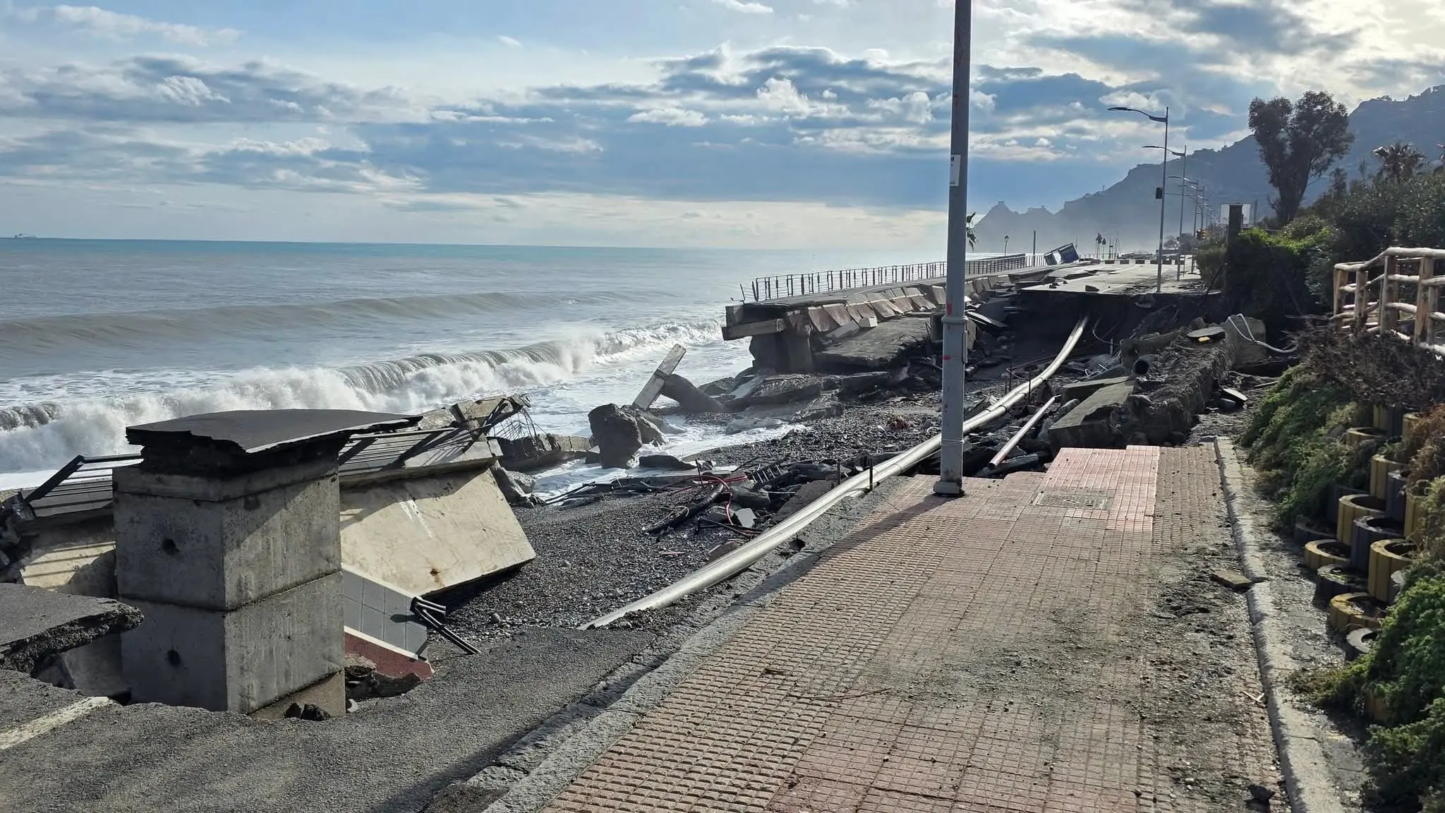 Messina, il Ciclone Harry si abbatte sul lavoro