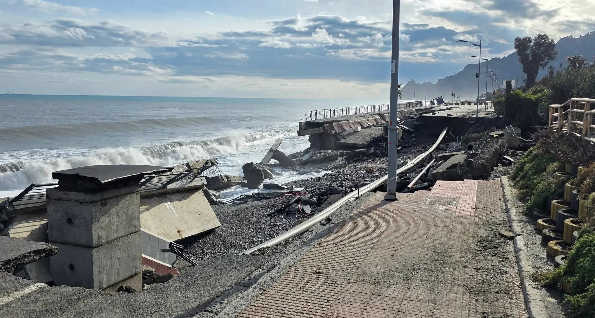 Messina, il Ciclone Harry si abbatte sul lavoro