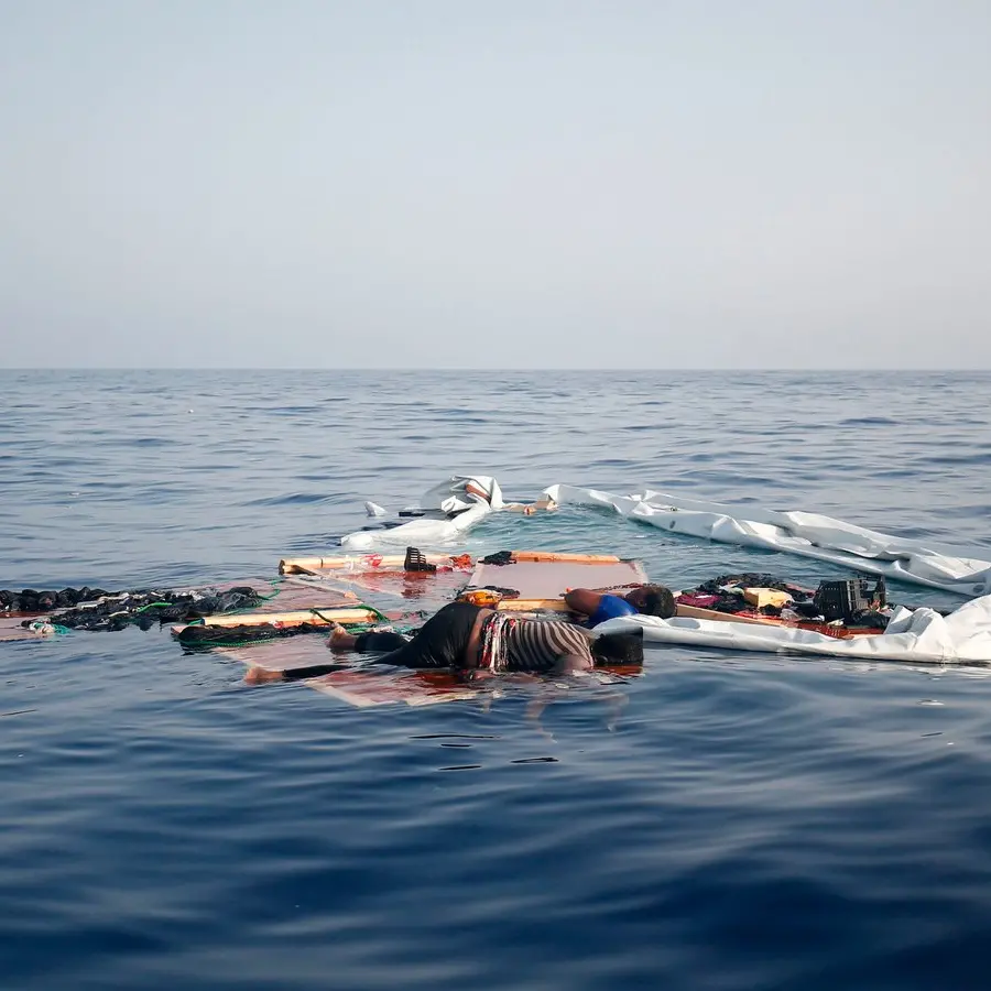 Naufragio nel Mediterraneo: 50 morti e un sopravvissuto