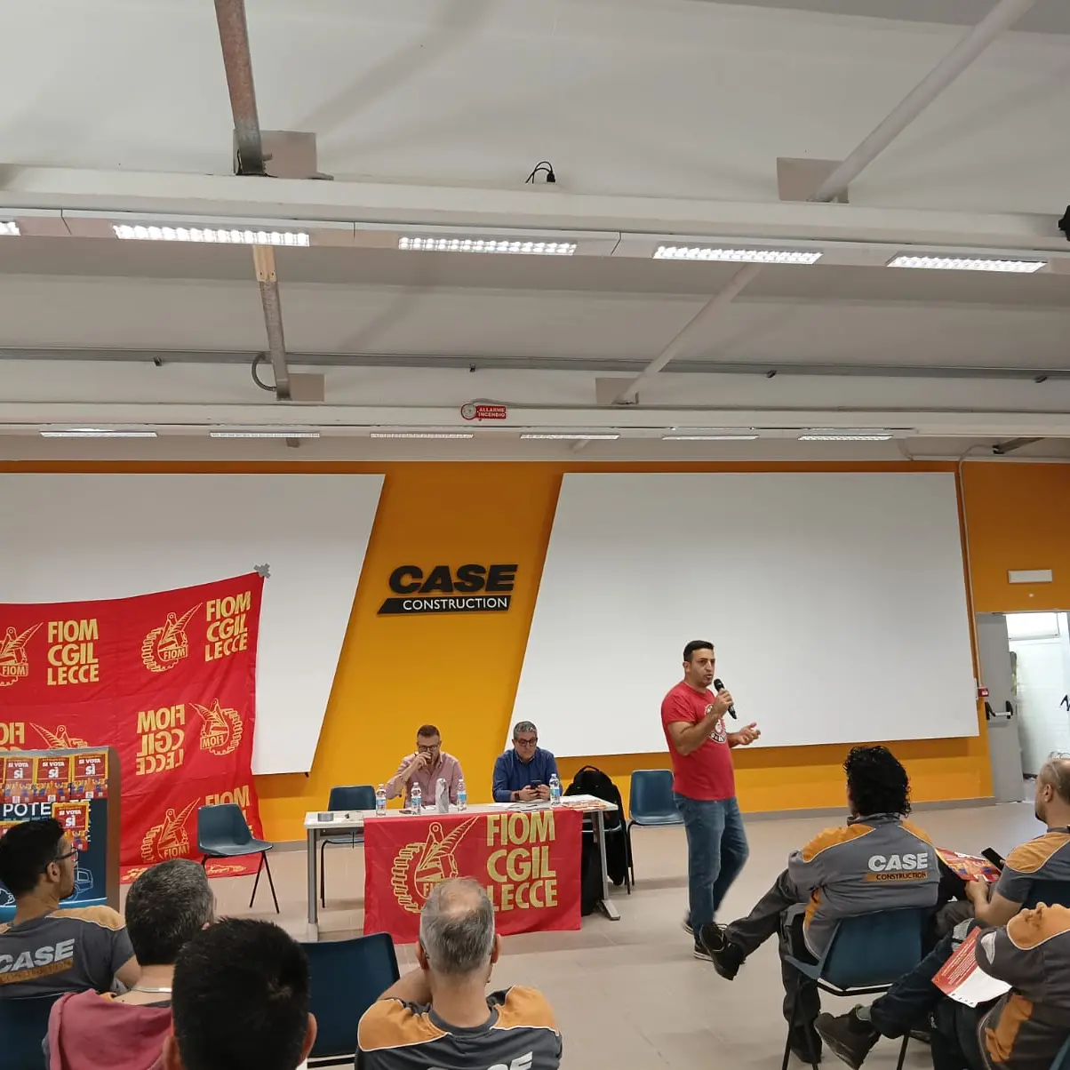 Lecce, operai al freddo, quattro ore di sciopero in Cnhi