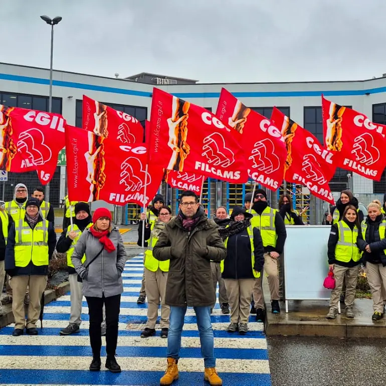 Piacenza, presidio e sciopero degli addetti alla sicurezza Amazon