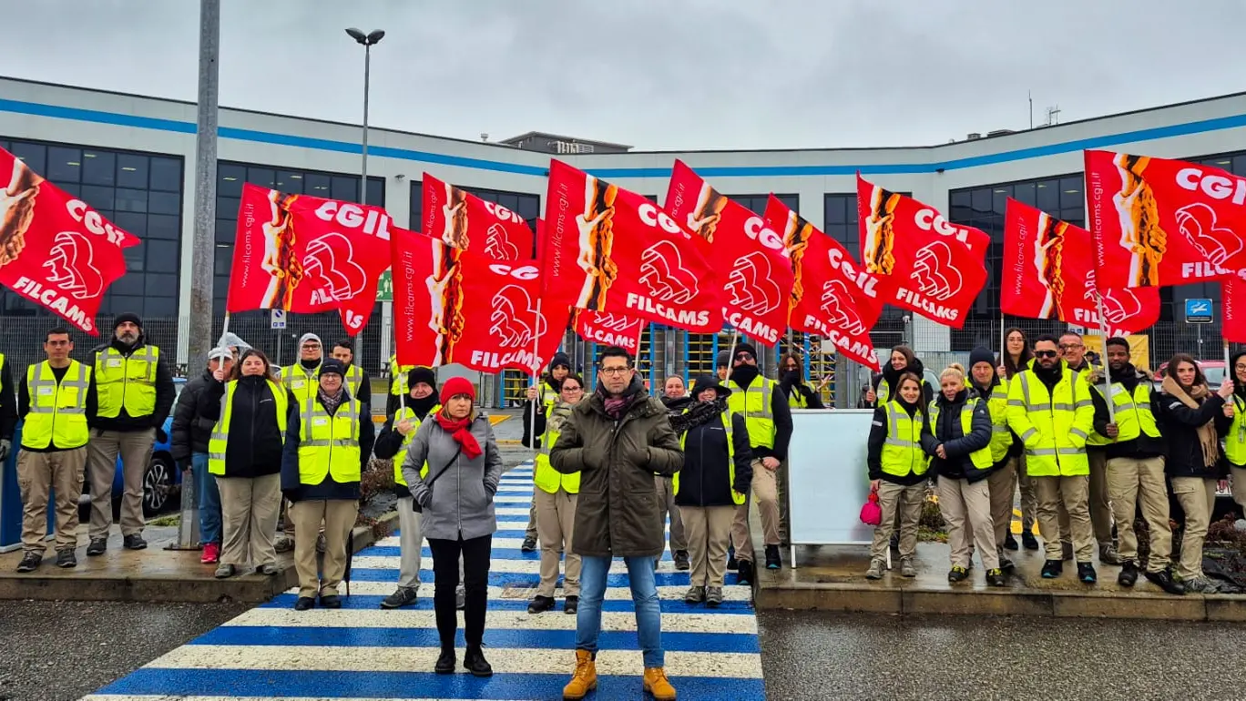 Piacenza, presidio e sciopero degli addetti alla sicurezza Amazon