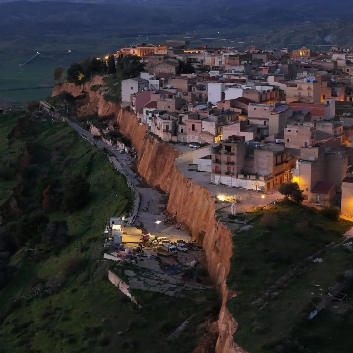 “A Niscemi viviamo nell’ansia, è devastante”