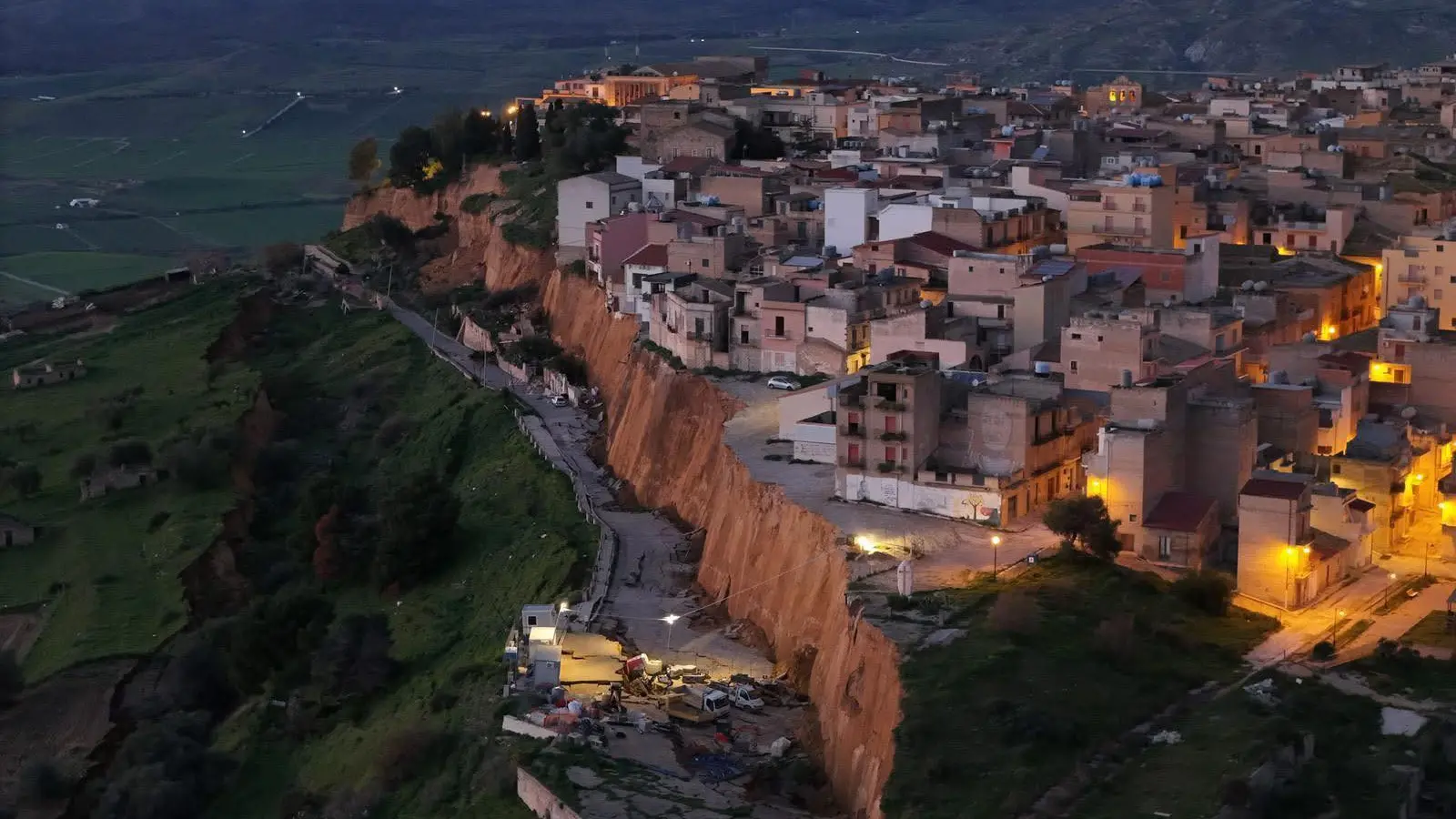 “A Niscemi viviamo nell’ansia, è devastante”