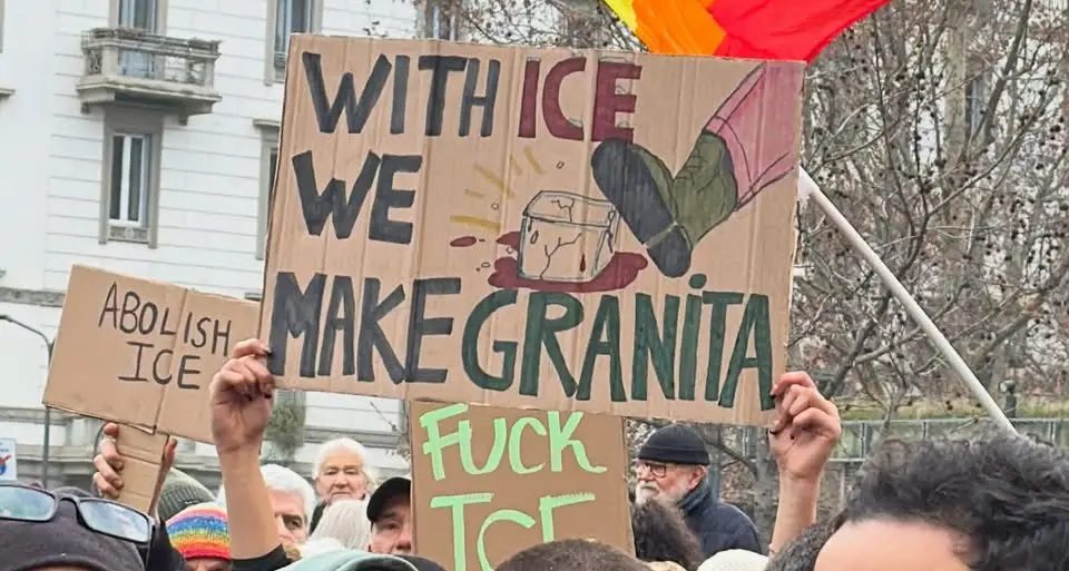 Milano protesta: “No Ice alle Olimpiadi”