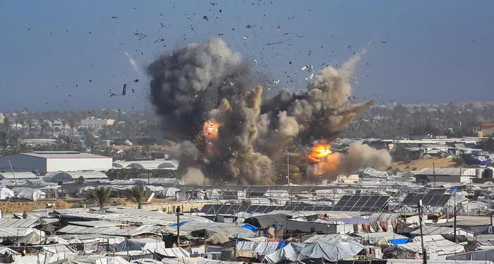 La pace di Trump bombarda Gaza