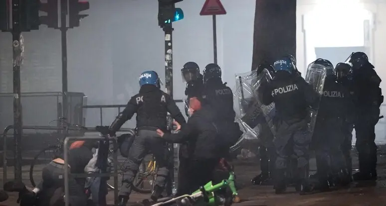 Lettera aperta a un poliziotto ferito e allo Stato che lo lascia solo