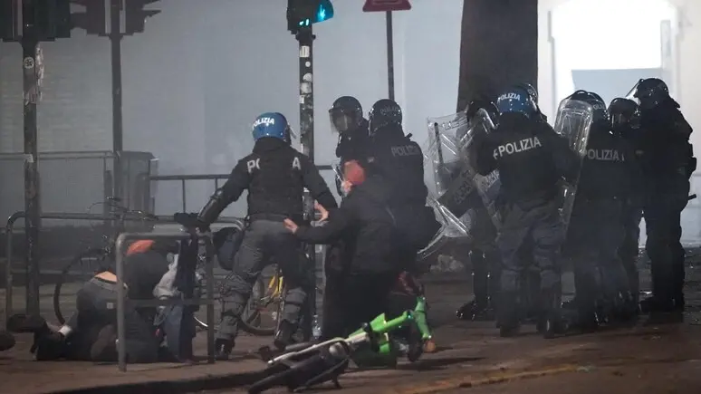 Lettera aperta a un poliziotto ferito e allo Stato che lo lascia solo