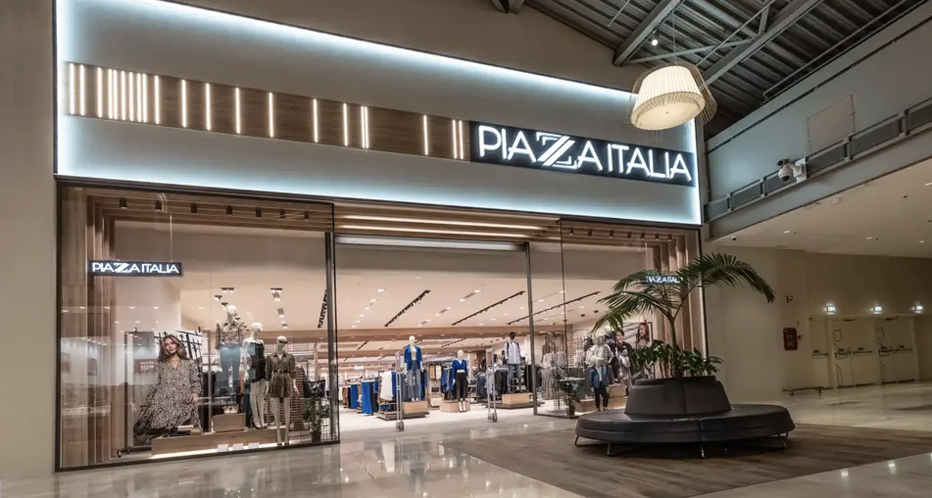 Piazza Italia commissariata, sfruttati gli operai