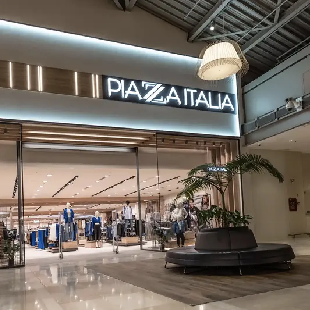 Piazza Italia commissariata, sfruttati gli operai