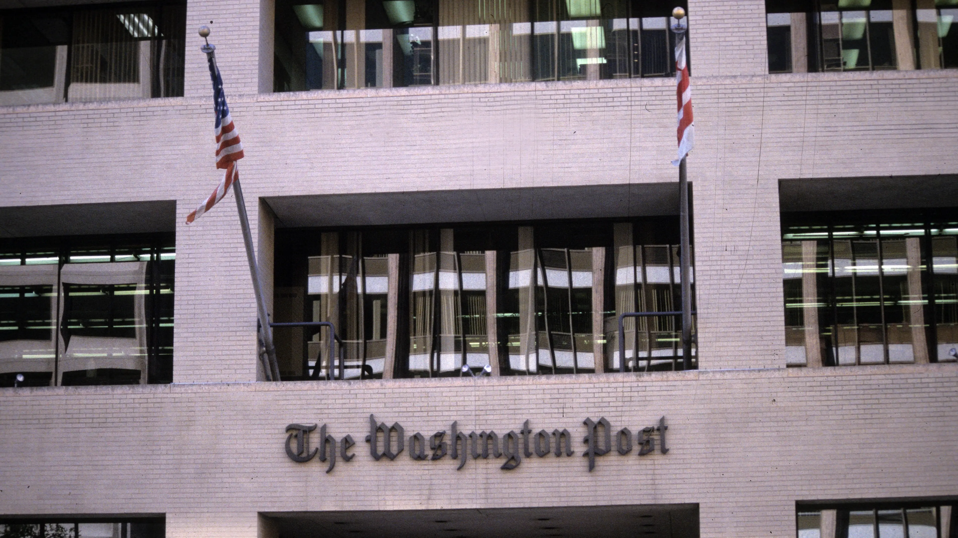 Il “reset” di Bezos: il Washington Post licenzia ancora