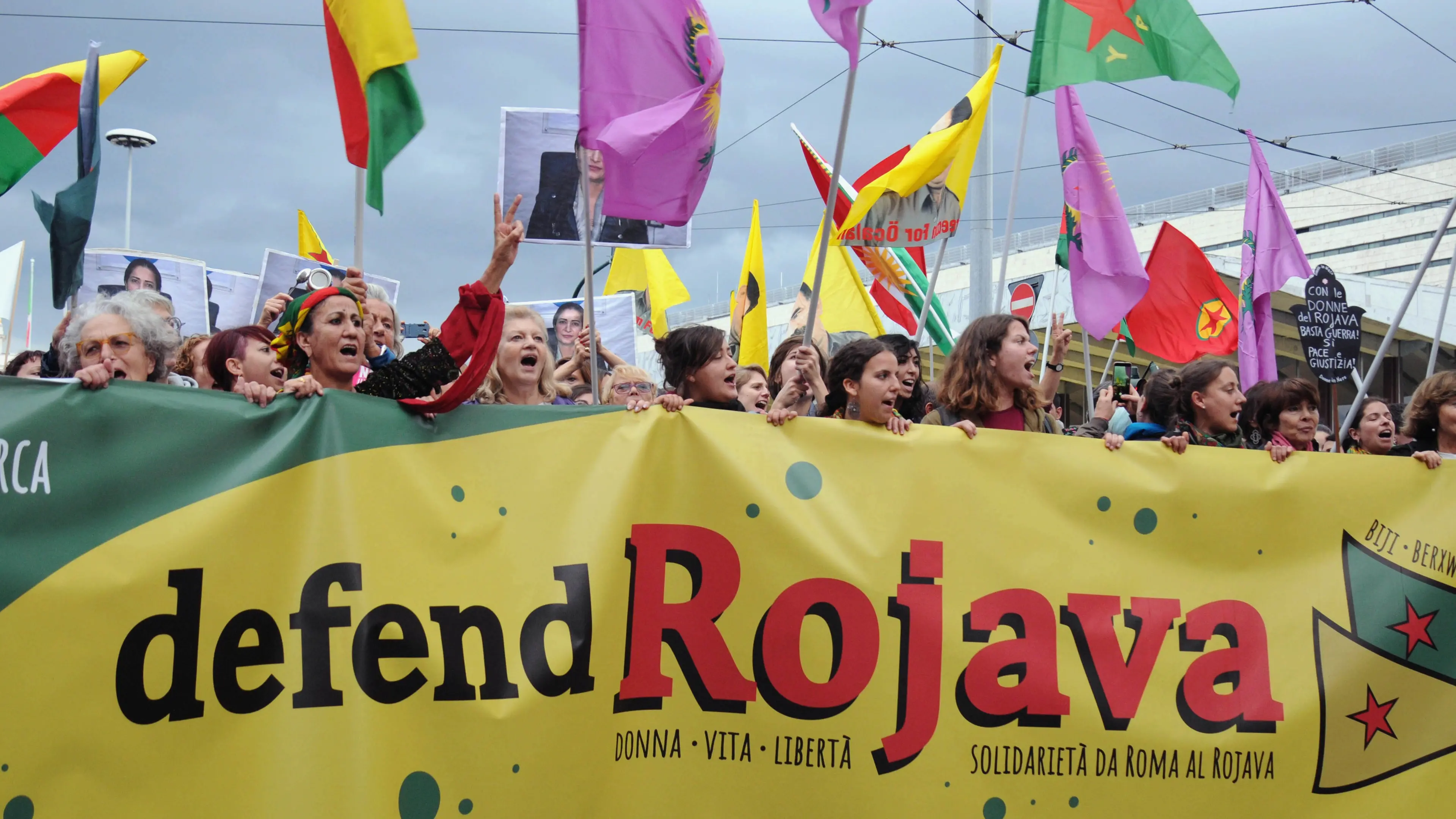 Rojawa, l’utopia delle donne sotto assedio