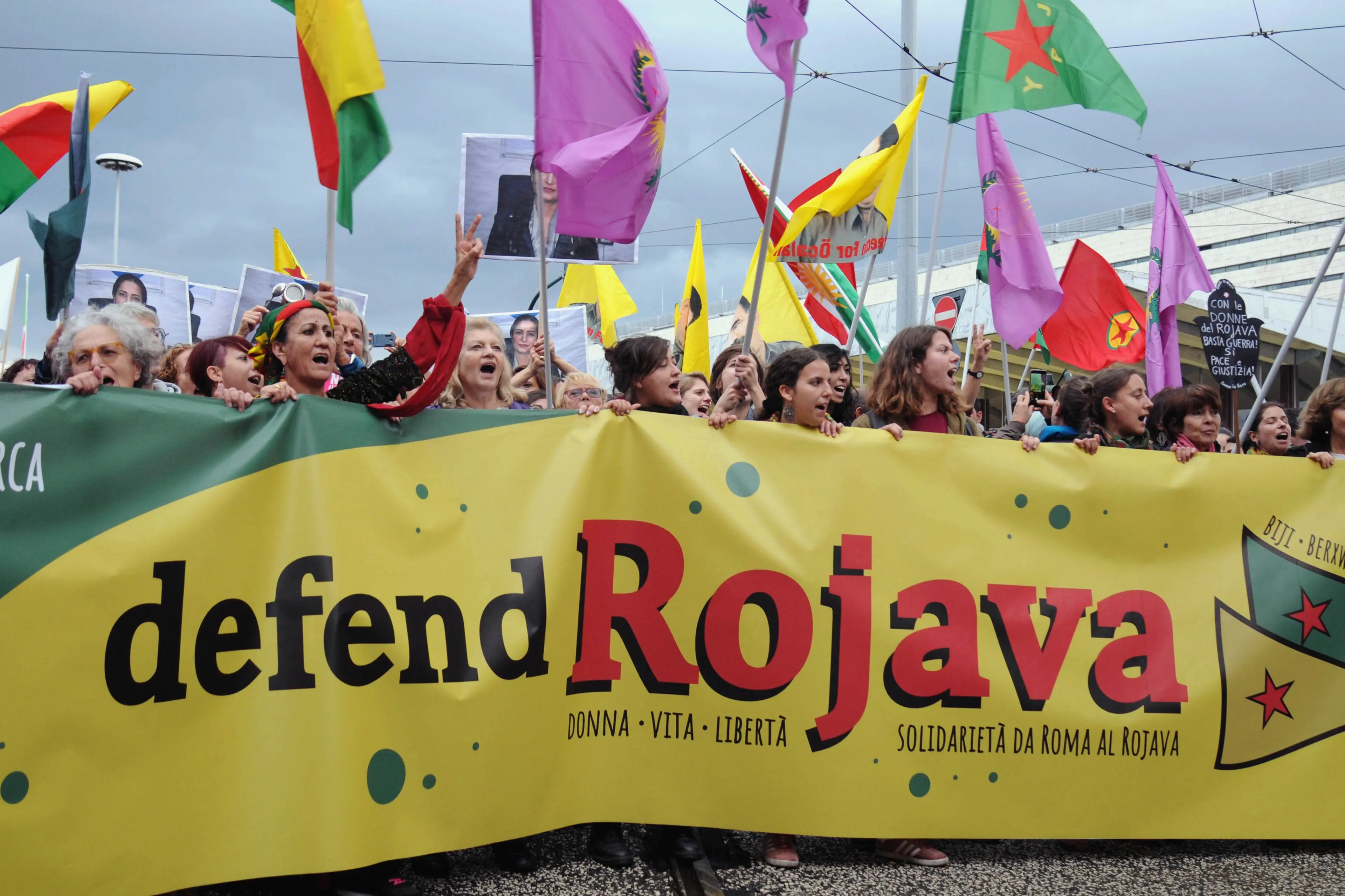 Rojawa, l’utopia delle donne sotto assedio