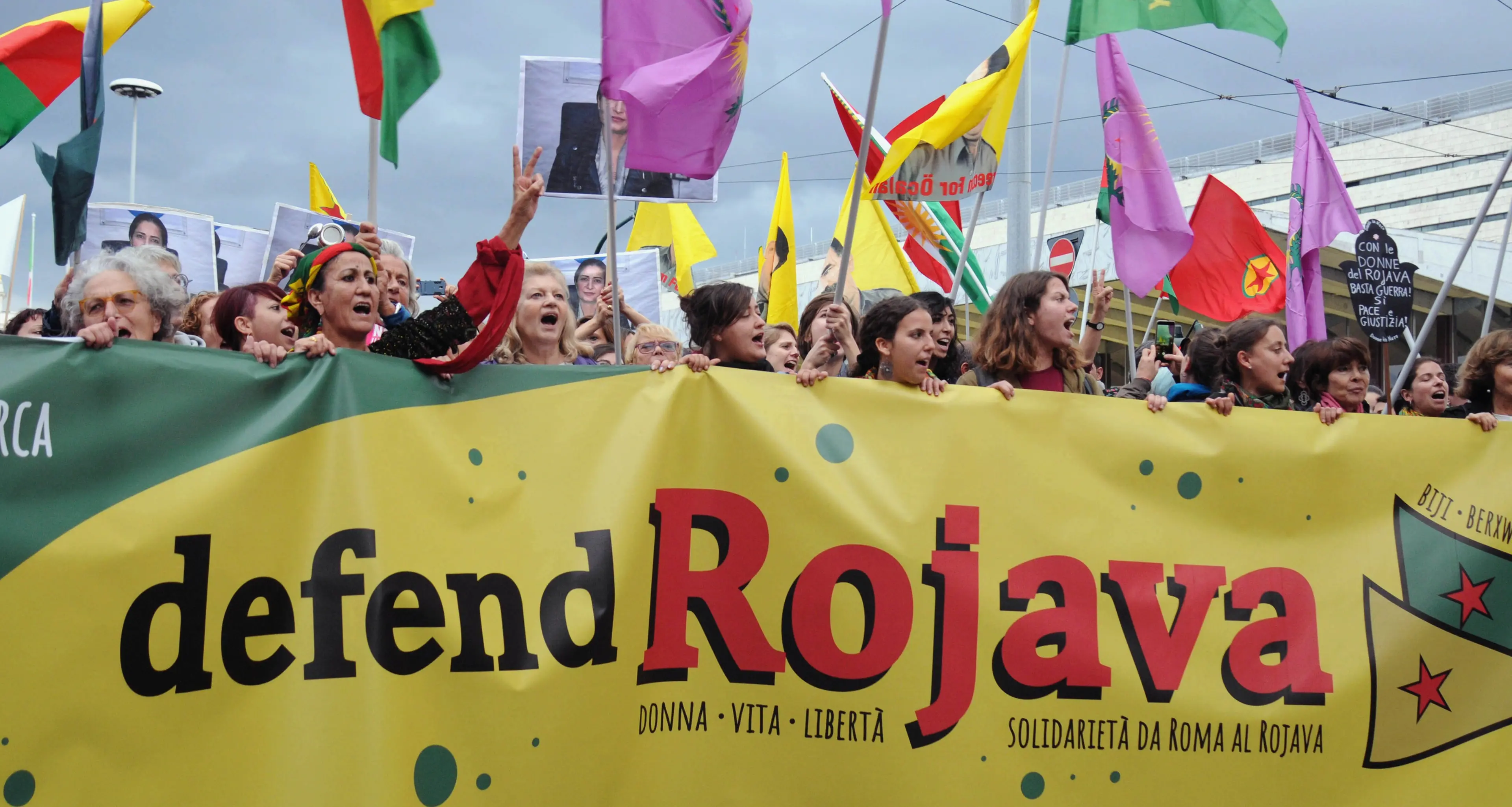 Rojawa, l’utopia delle donne sotto assedio