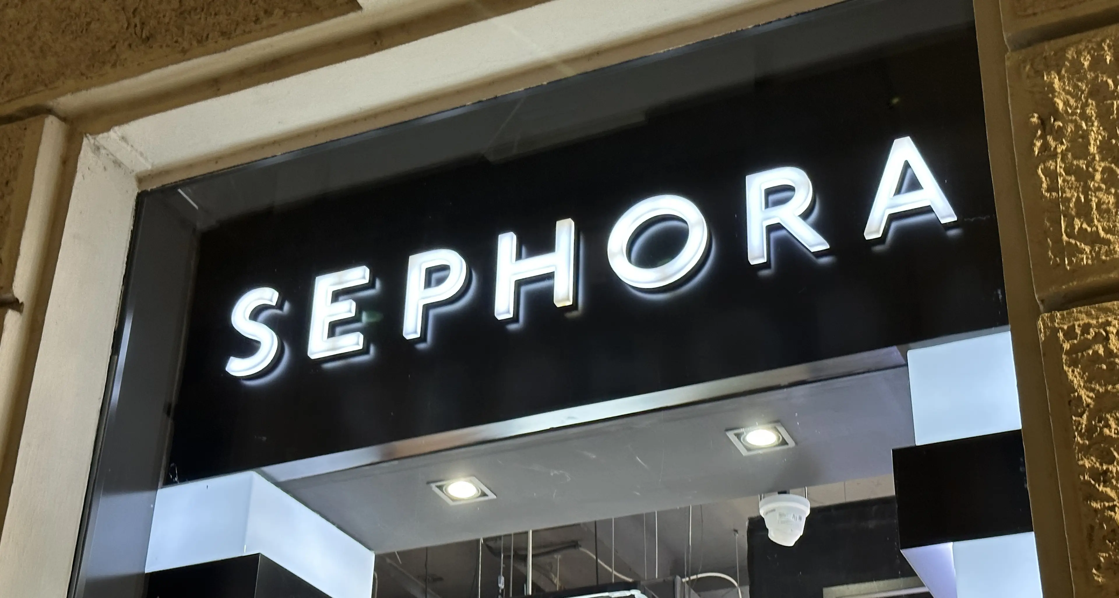 Roma, reintegrata lavoratrice fragile di Sephora ingiustamente licenziata