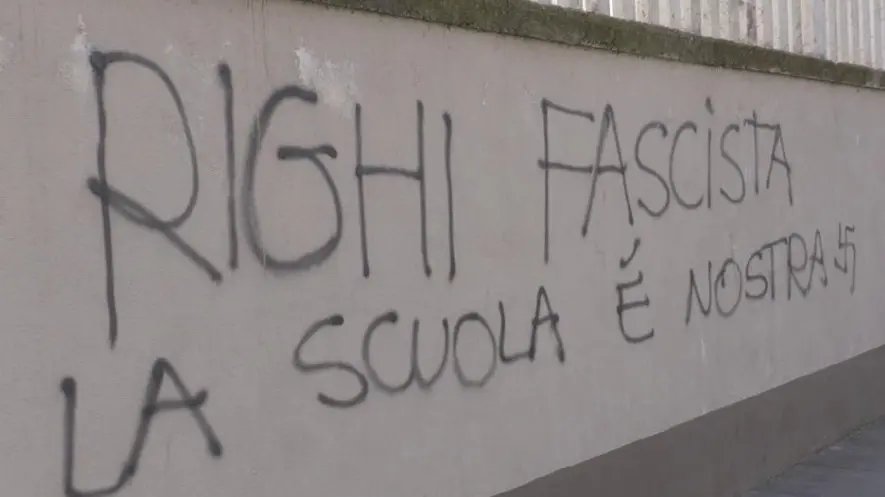 Roma, raid al liceo: “Righi fascista la scuola è nostra”