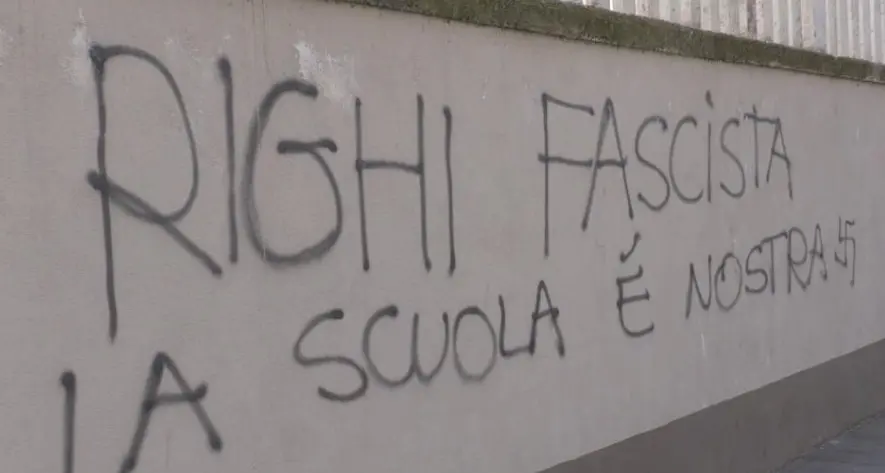 Roma, raid al liceo: “Righi fascista la scuola è nostra”