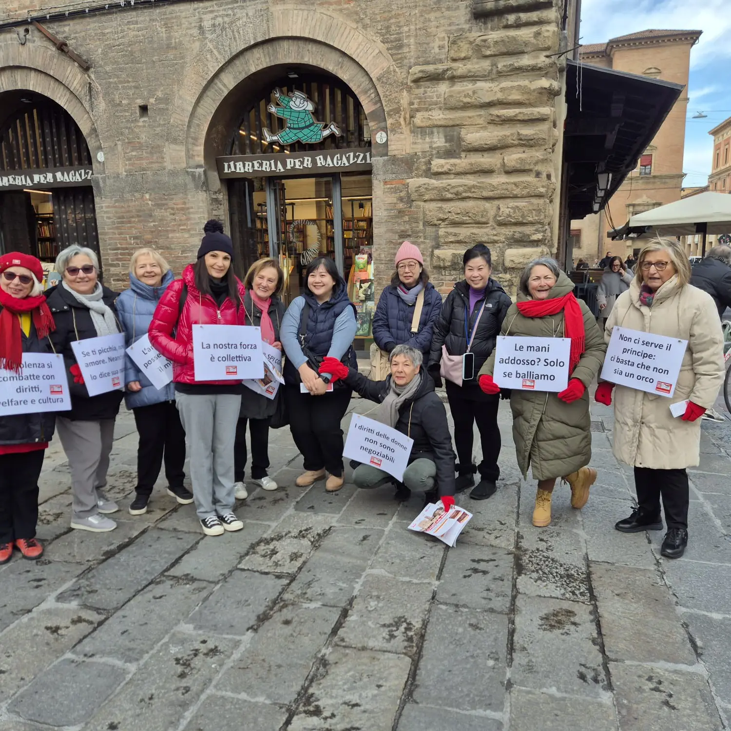 Offese su Facebook alle donne dello Spi Cgil Bologna, la difesa del sindacato