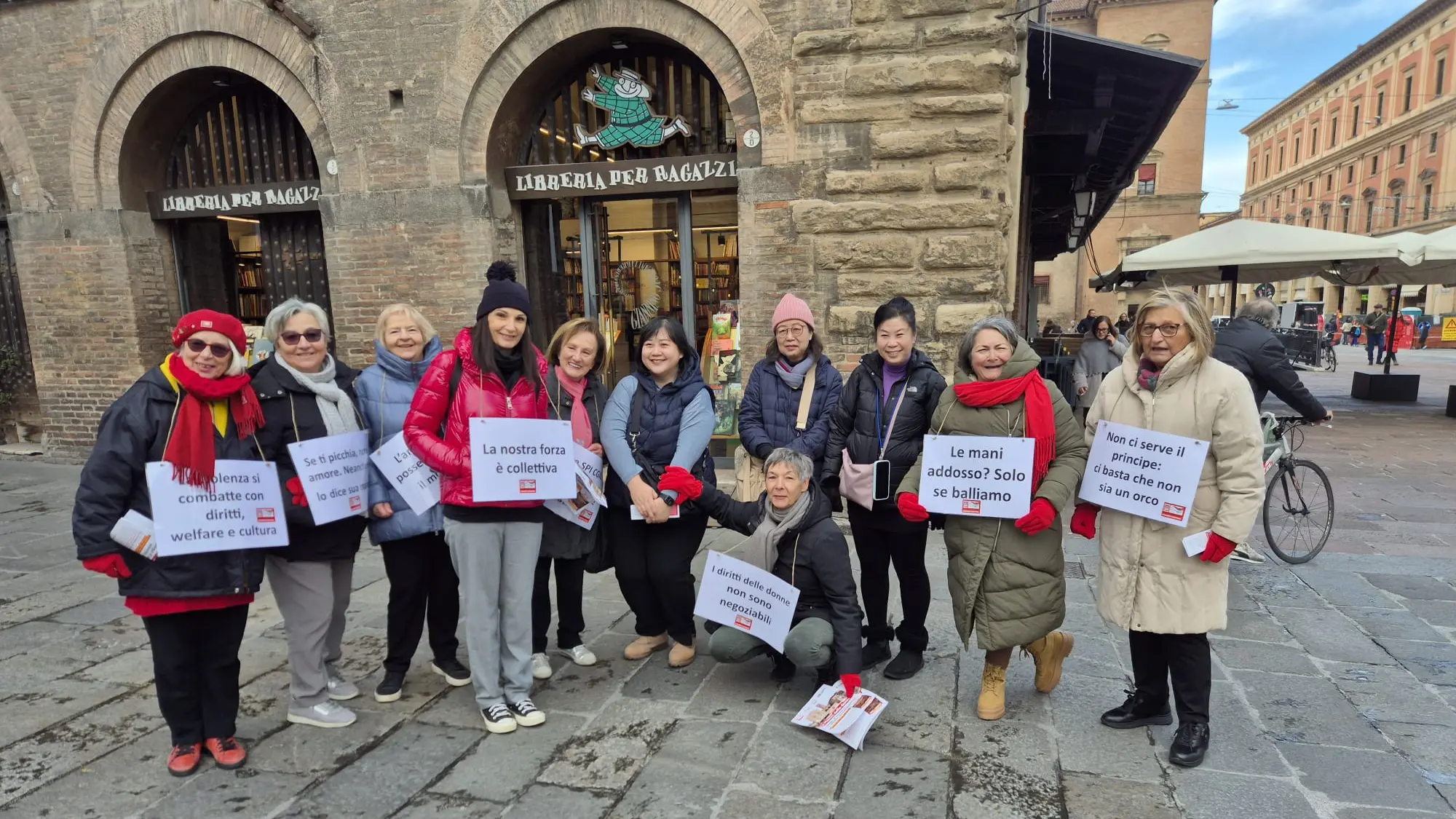 Offese su Facebook alle donne dello Spi Cgil Bologna, la difesa del sindacato