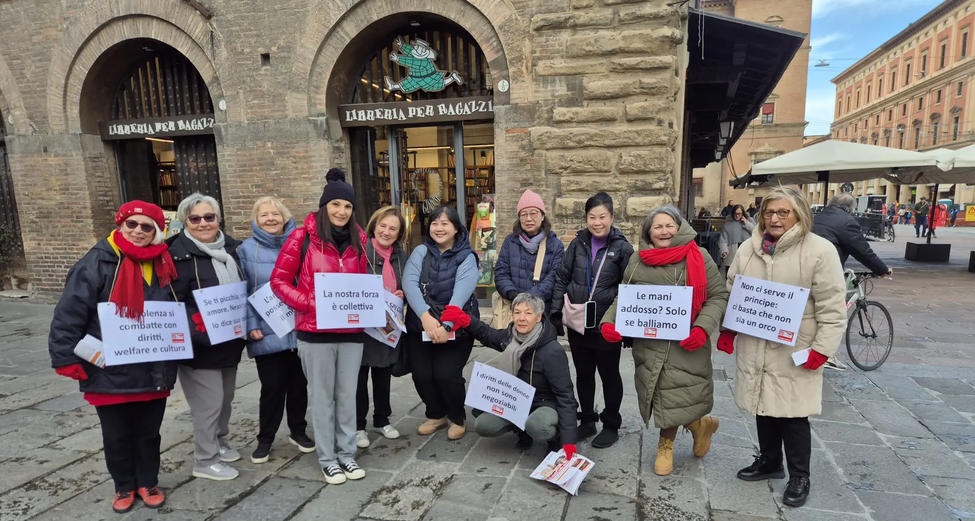 Offese su Facebook alle donne dello Spi Cgil Bologna, la difesa del sindacato