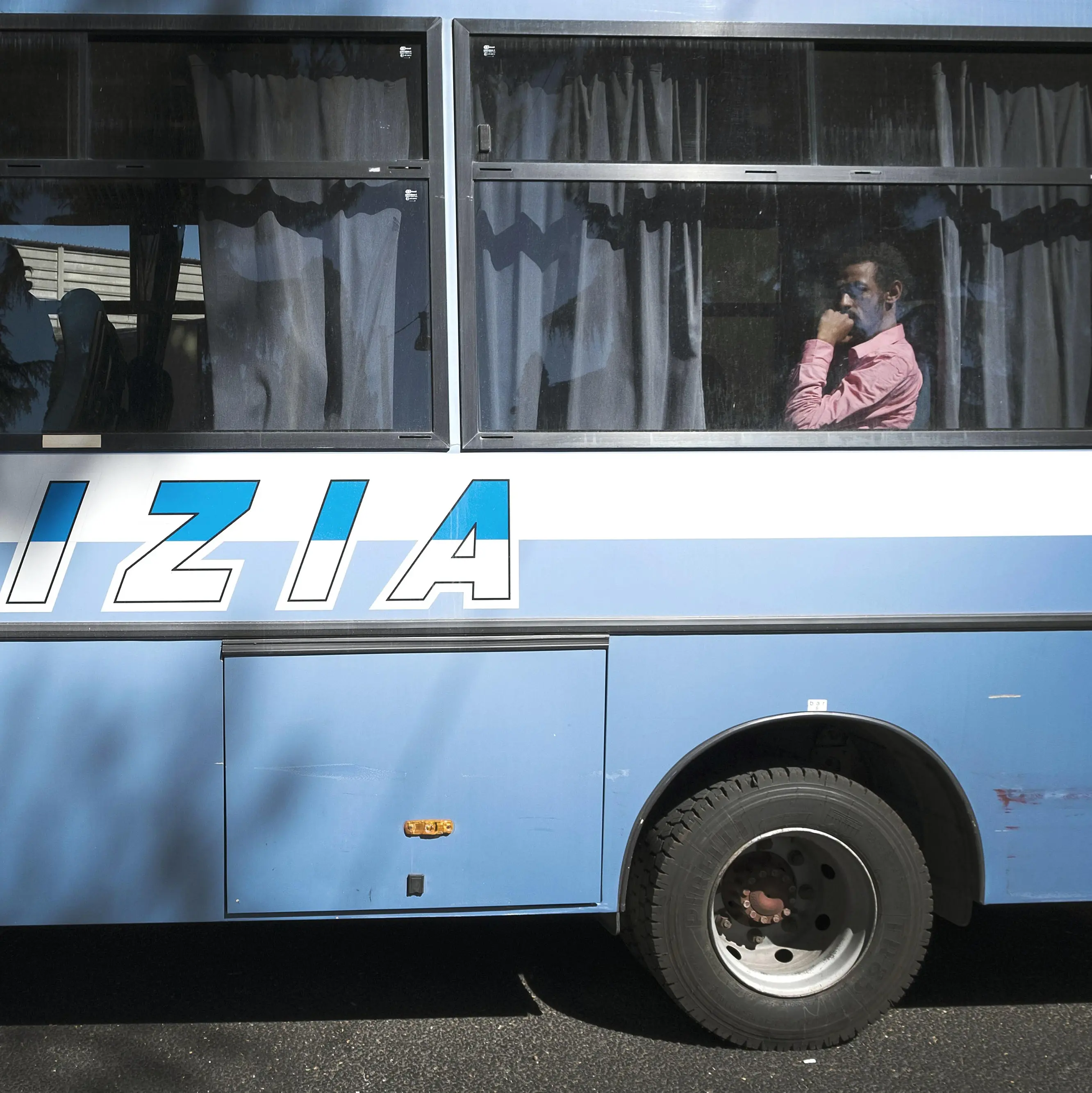 Rimpatri, la dura realtà dietro gli annunci