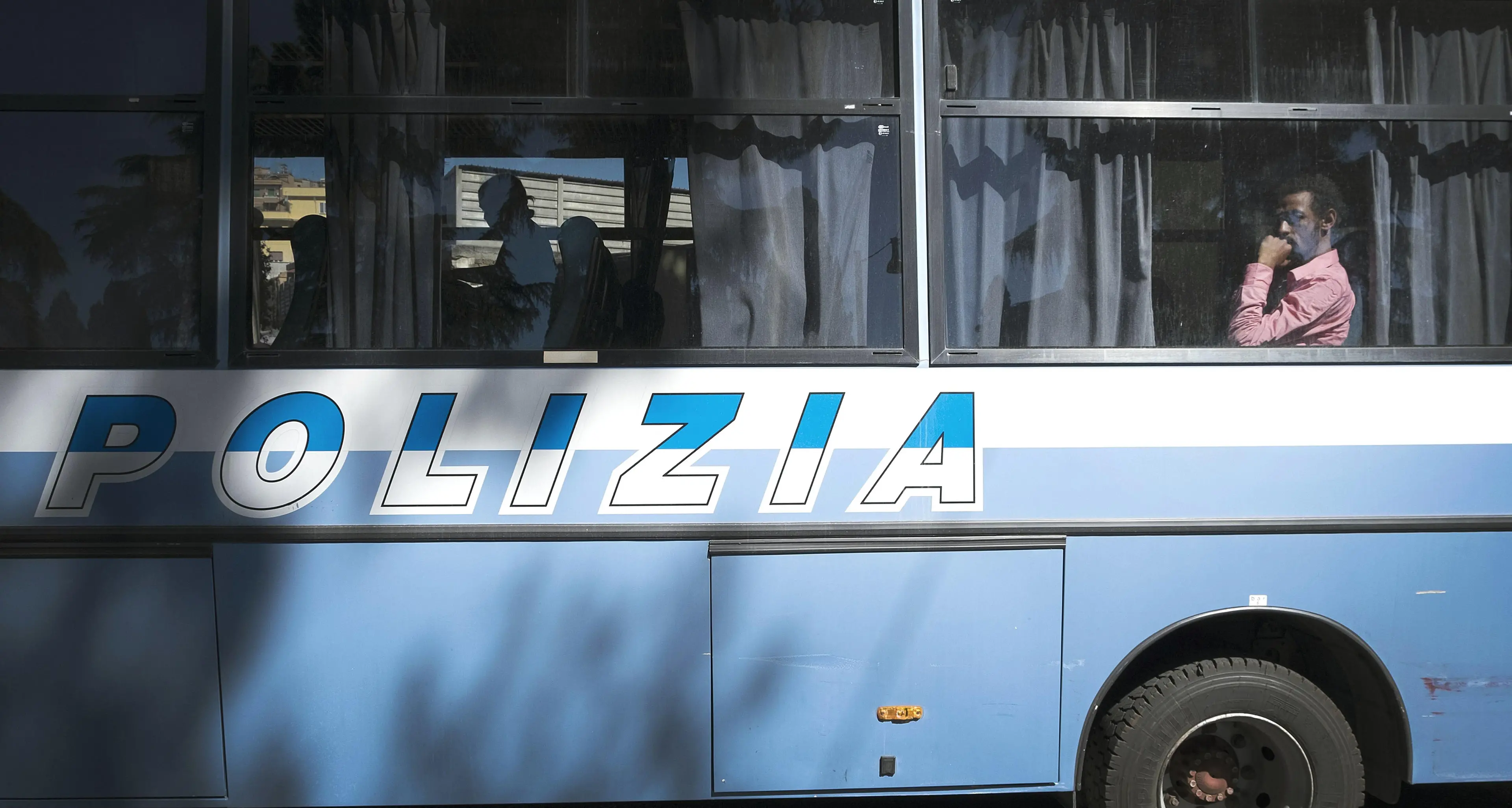 Rimpatri, la dura realtà dietro gli annunci