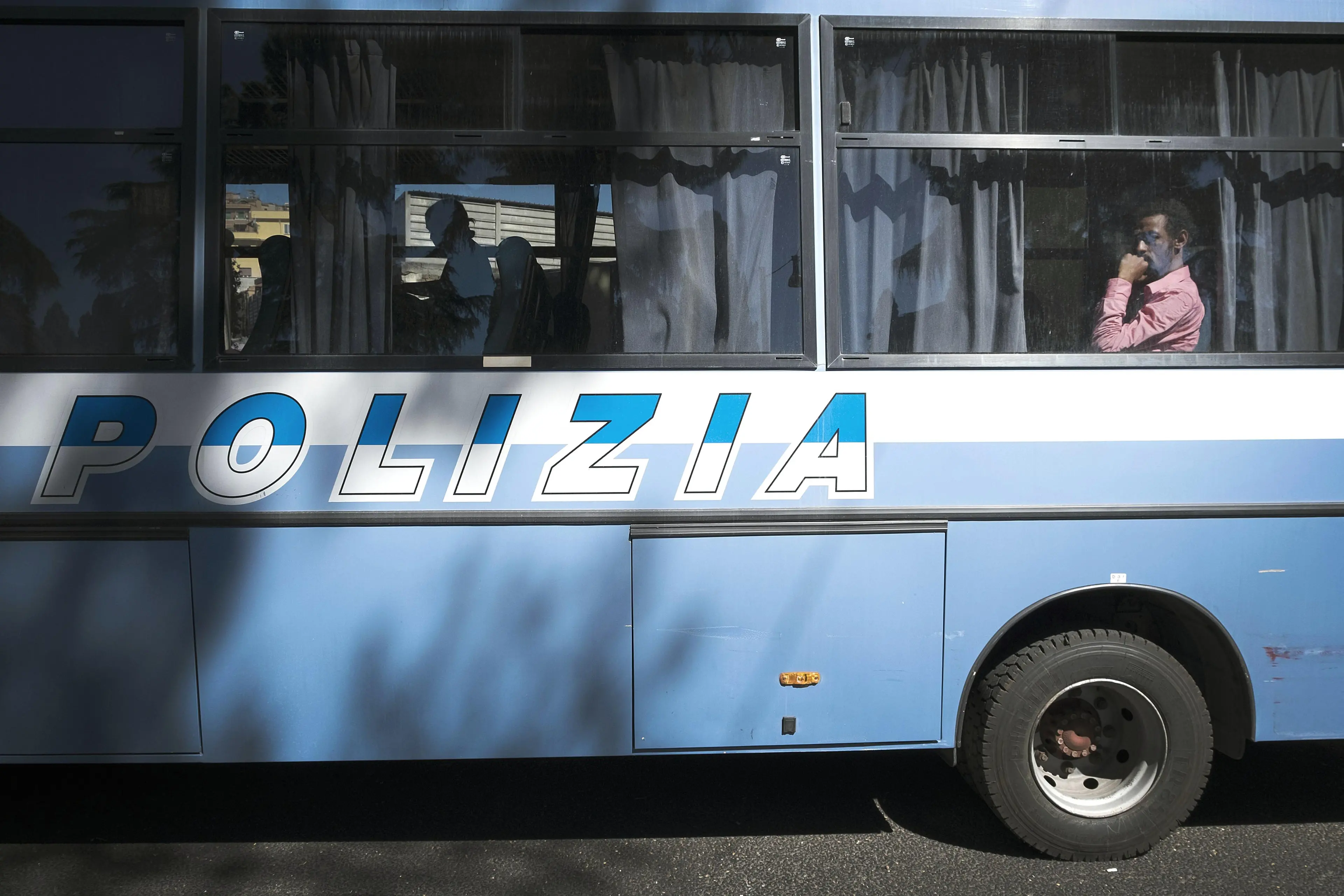 Rimpatri, la dura realtà dietro gli annunci