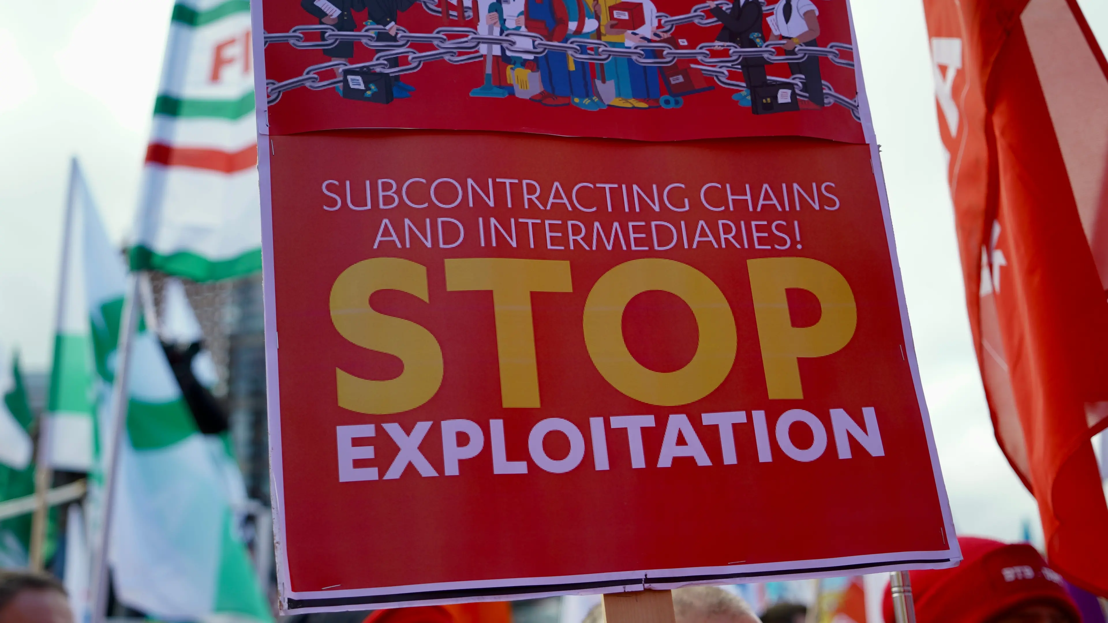 Sindacati: serve una direttiva europea contro subappalti e sfruttamento