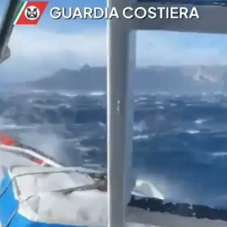 Affonda un peschereccio in Sardegna, due morti