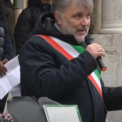 Giorno del Ricordo, alla commemorazione di Chioggia alunni delle medie cantano brano della galassia neofascista