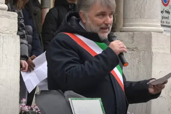 Giorno del Ricordo, alla commemorazione di Chioggia alunni delle medie cantano brano neofascista